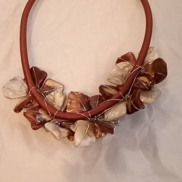 Handmade resin necklace - Picture 7 of 8